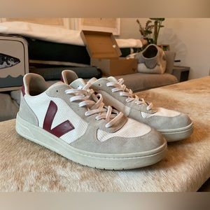 Veja V-10 B-MESH WHITE NATURAL MARSALA